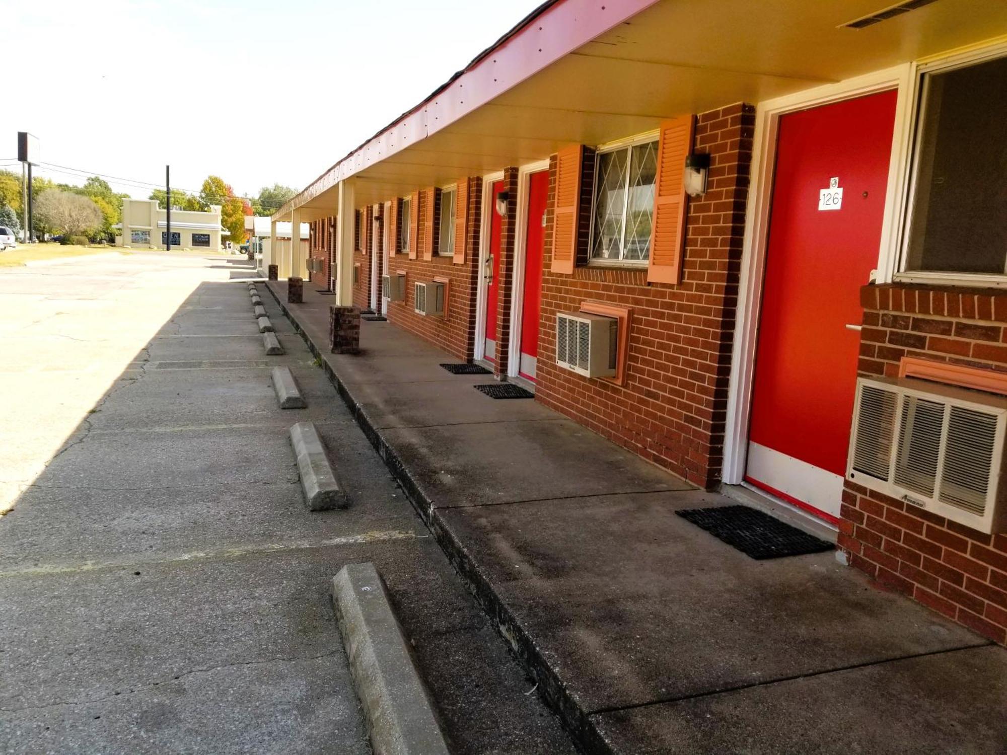 Americas Best Value Inn Arkansas City Exterior photo