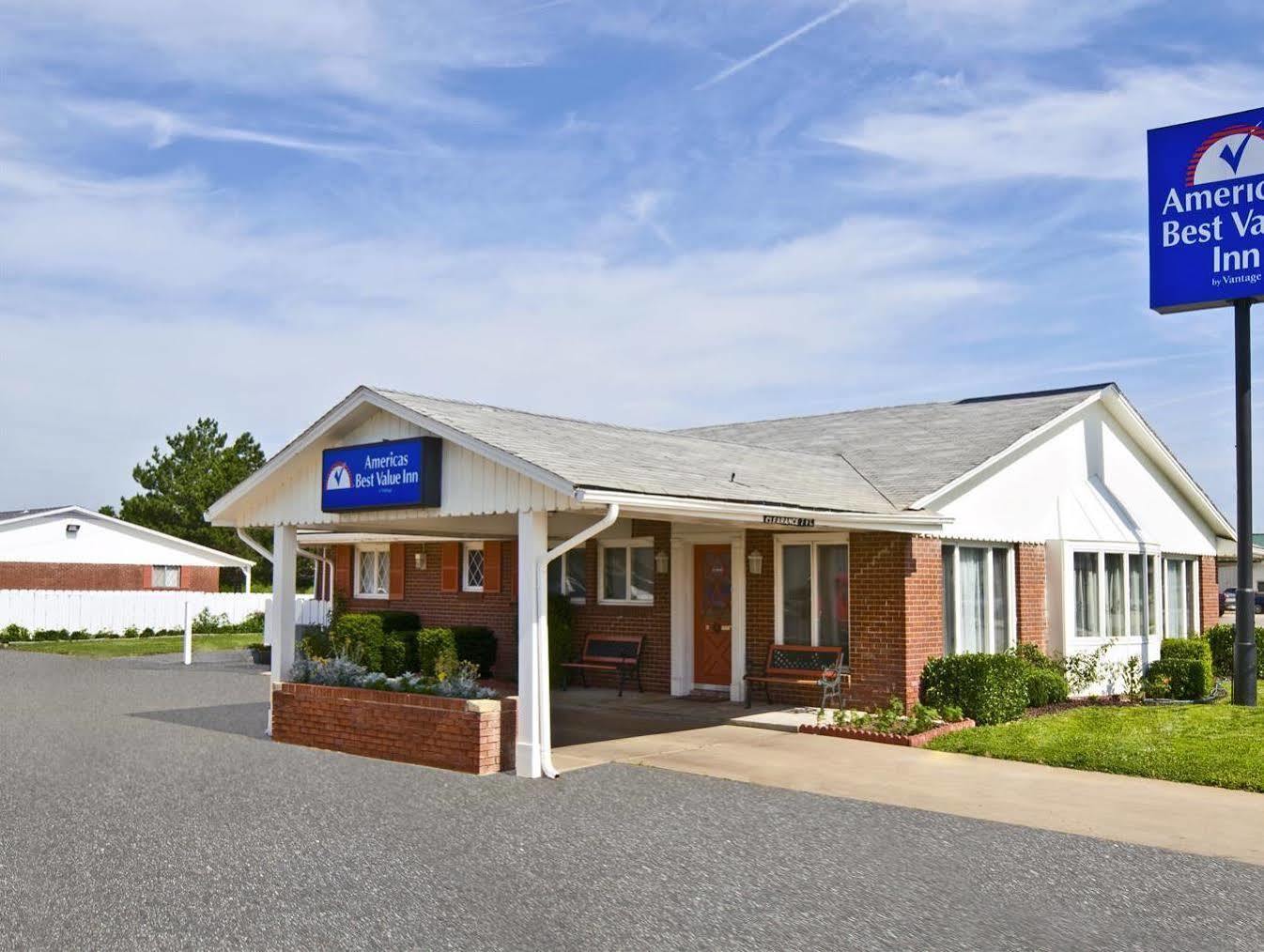 Americas Best Value Inn Arkansas City Exterior photo